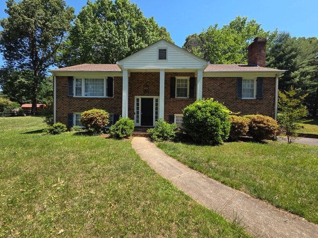 Building Photo - College Park Subdivision - 4-5 BR Single Family Home