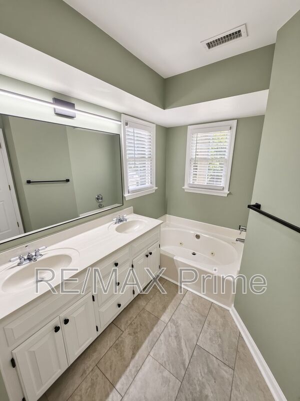 Building Photo - 413 Saddle Ct