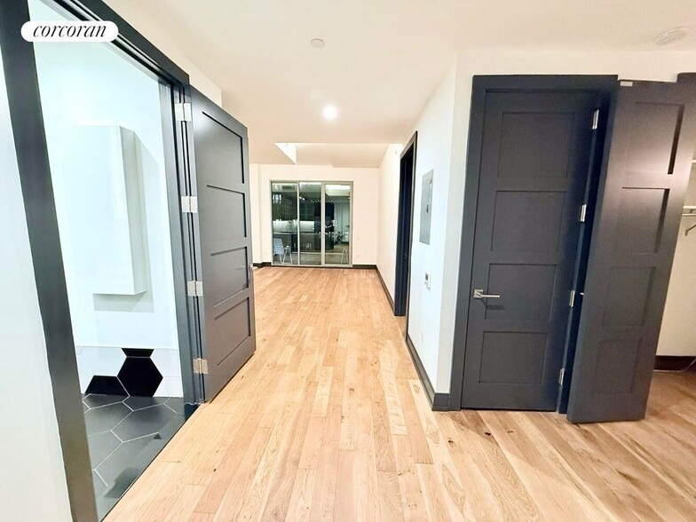 Building Photo - 10 Montieth St