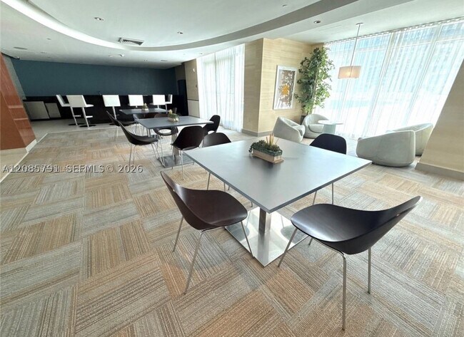 Building Photo - 950 Brickell Bay Dr