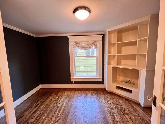 Building Photo - Gorgeous, Executive Living in Beautiful Ma...
