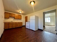 Building Photo - Cozy Two Bedroom Townhome with Central AC & Off-Street Parking! Call Today to Schedule a Tour!