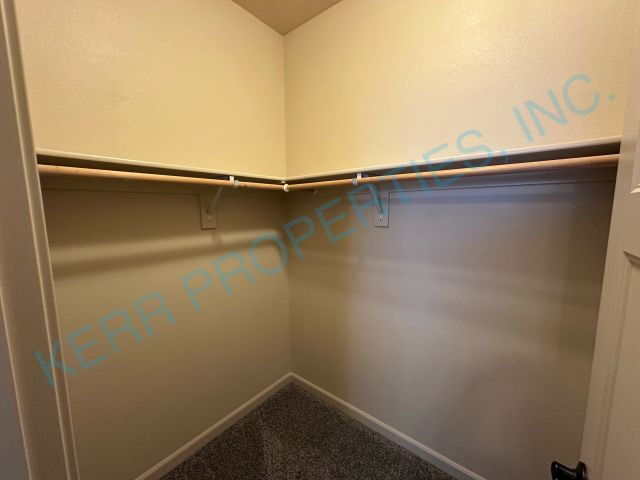 Building Photo - FREE RENT! Spacious 5-Bedroom Retreat with...