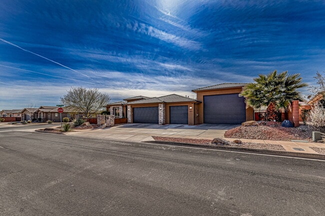 Building Photo - "Charming 3-Bedroom Retreat with 2 Baths and 2150 Sq. Ft. of Comfort in Santa Clara!"