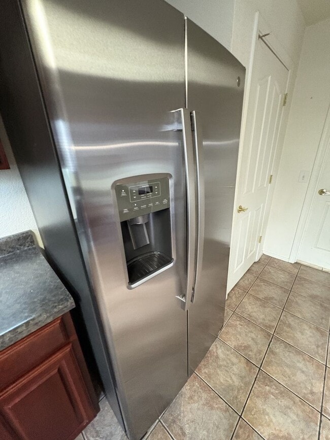 Building Photo - Convenient Location Three bedroom 2.5 baths 2 car garage