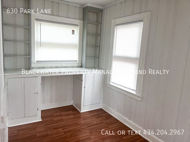 Building Photo - 630 Park Ln