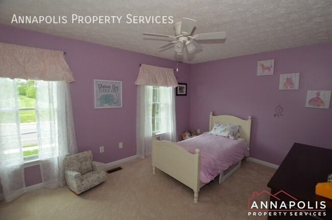 Building Photo - 555 Brightview Dr