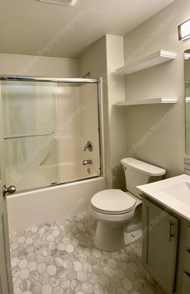 Building Photo - Single-Level 3 BR - 2 BA Rancher in Southw...