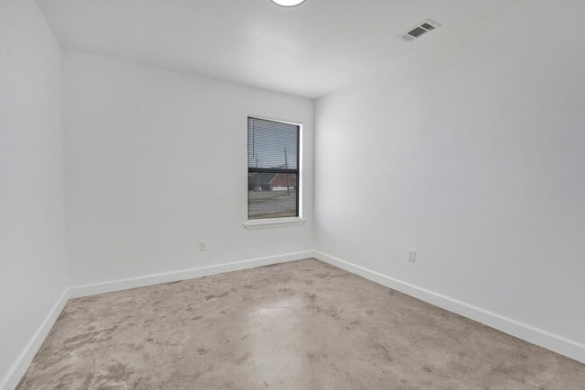 Building Photo - 3453 Daggett Rd