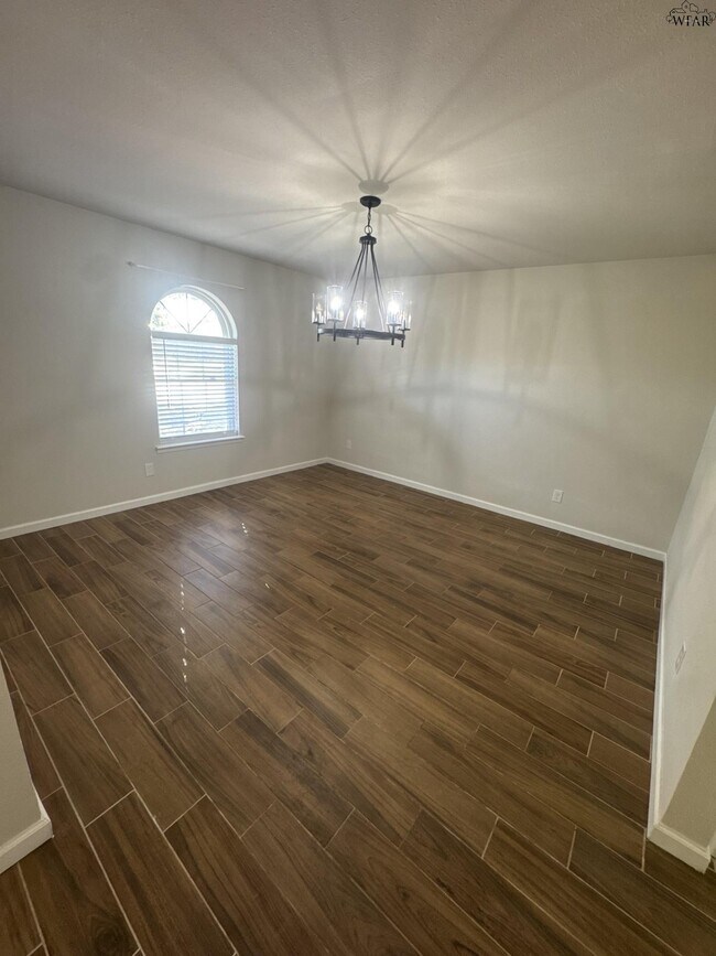 Building Photo - 1207 Danberry St