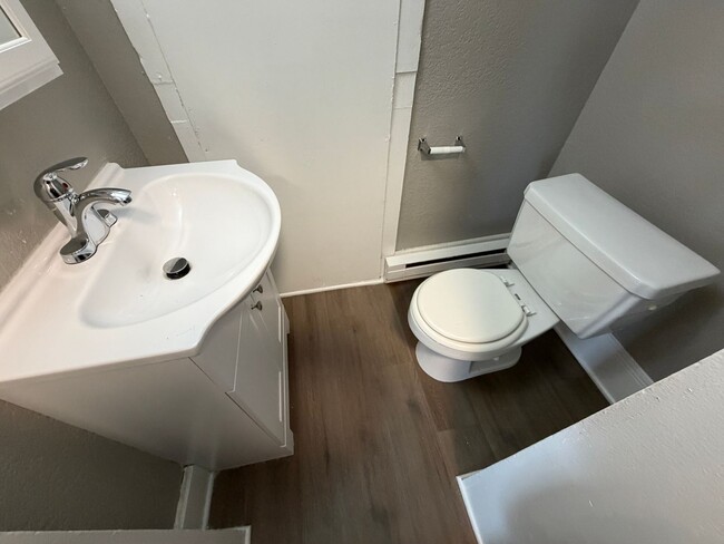 Building Photo - 203 W Dewald St