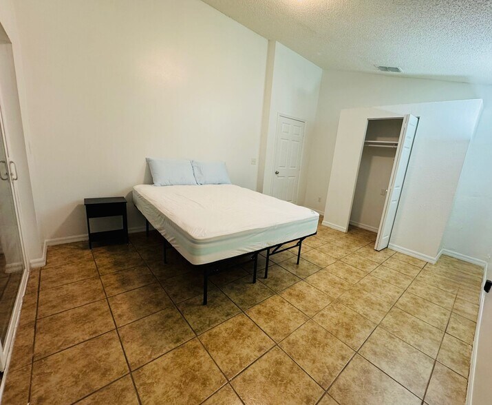 Private Room - 536 Cheshire Way
