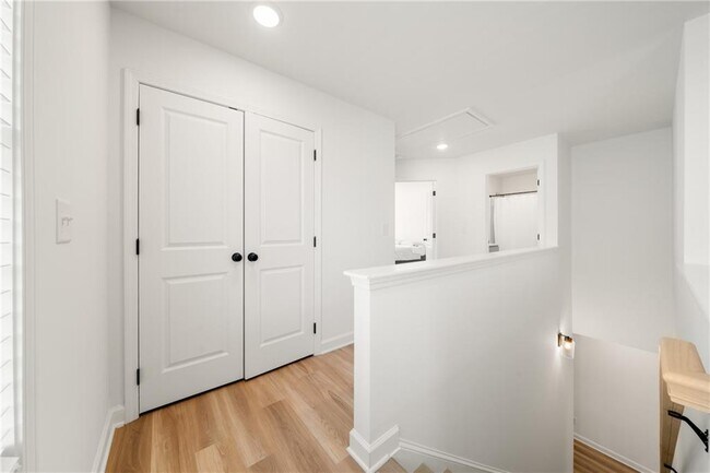 Building Photo - 4541 Moray Dr