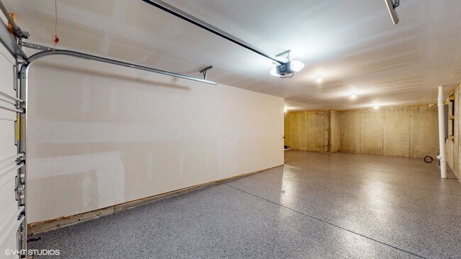 Building Photo - 314 E Lake St