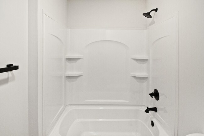 Building Photo - 1027 Tanglewood Dr