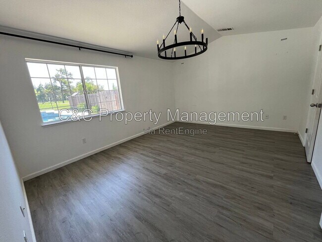 Building Photo - 1408 Fairway Dr