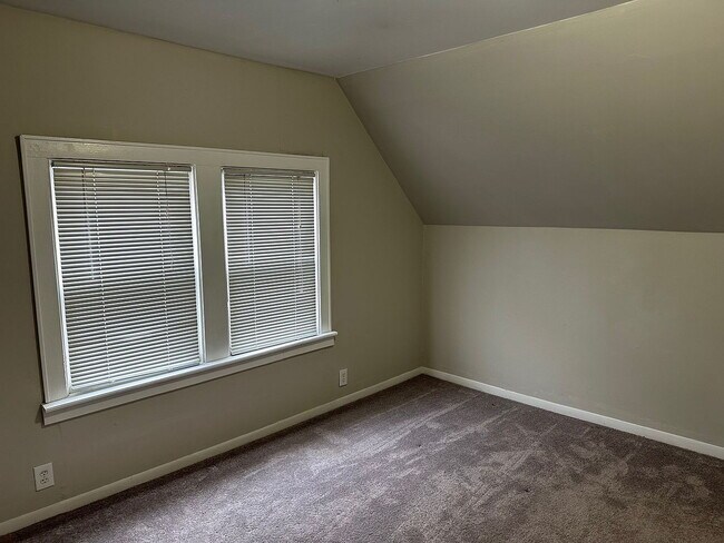 Building Photo - Single Family Home