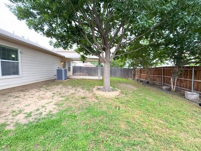 Building Photo - 9120 Goldenview Dr