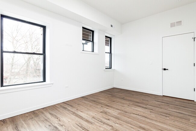 Building Photo - 1426 W Jonquil Terrace