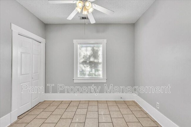 Building Photo - 527 E 38th St