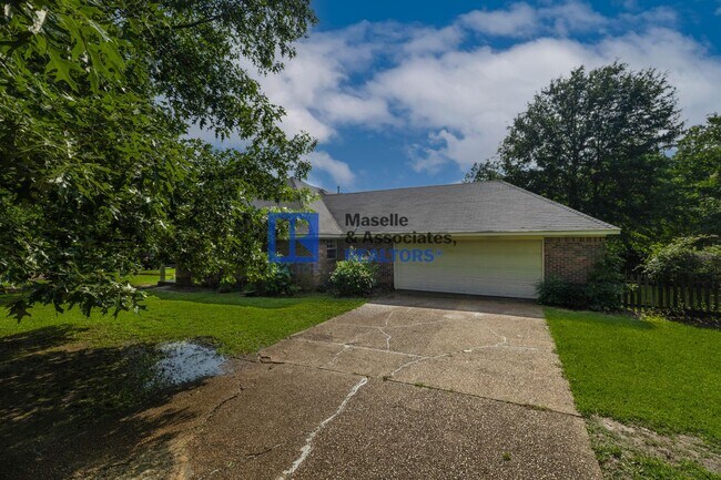 Building Photo - 3 Bed/2 Bath House on a Corner lot in Brandon