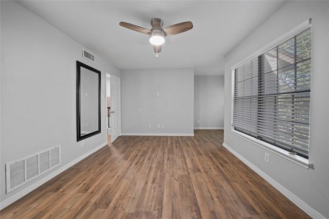 Building Photo - 9910 Royal Ln