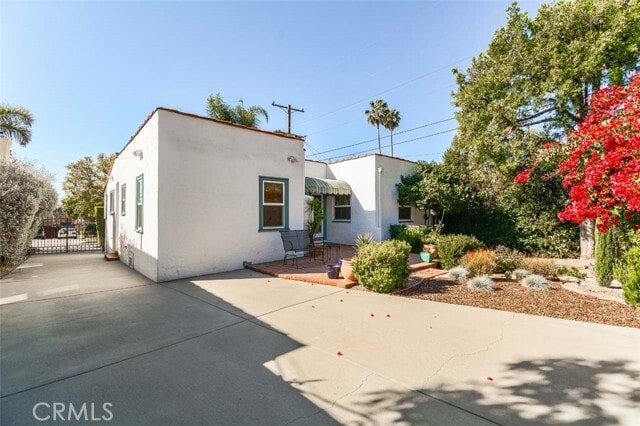 Building Photo - 941 E Stocker St