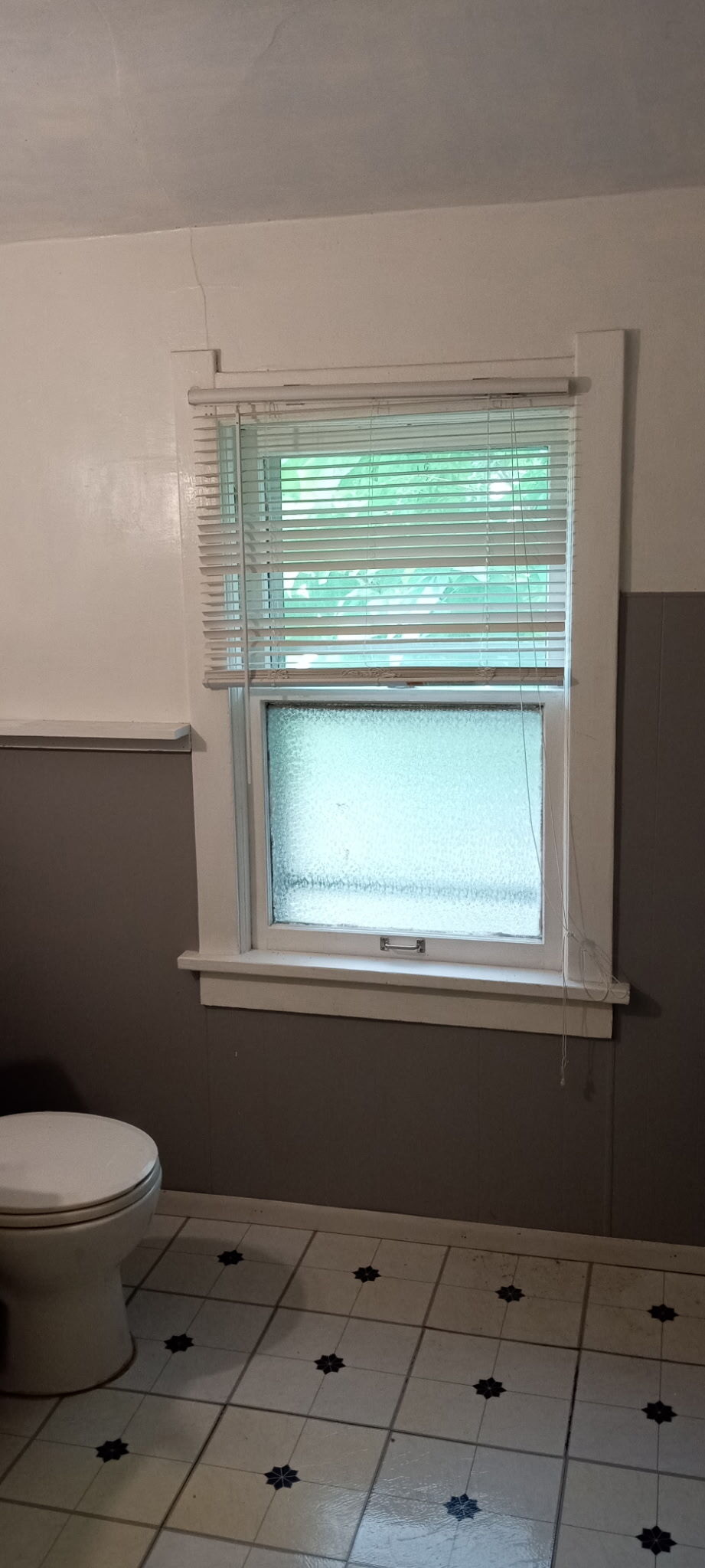 bathroom - 2337 E Johnson St