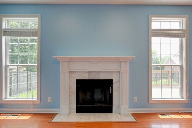 Building Photo - 716 Cavalier Dr