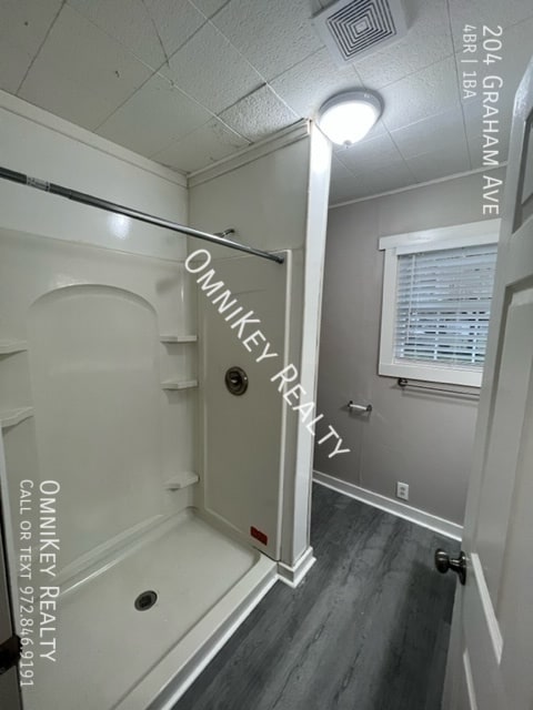 Building Photo - 204 Graham Ave