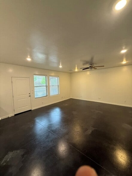 Building Photo - 519 W Tombstone Ave