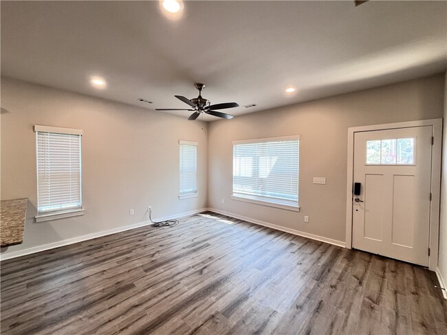 Building Photo - 1452 Sligo St
