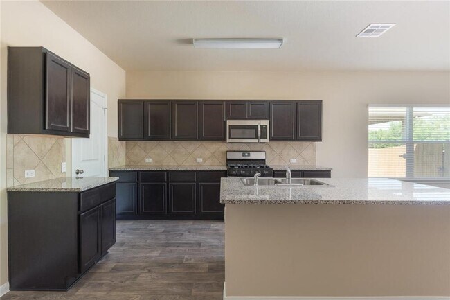 Building Photo - 216 Hess Dr