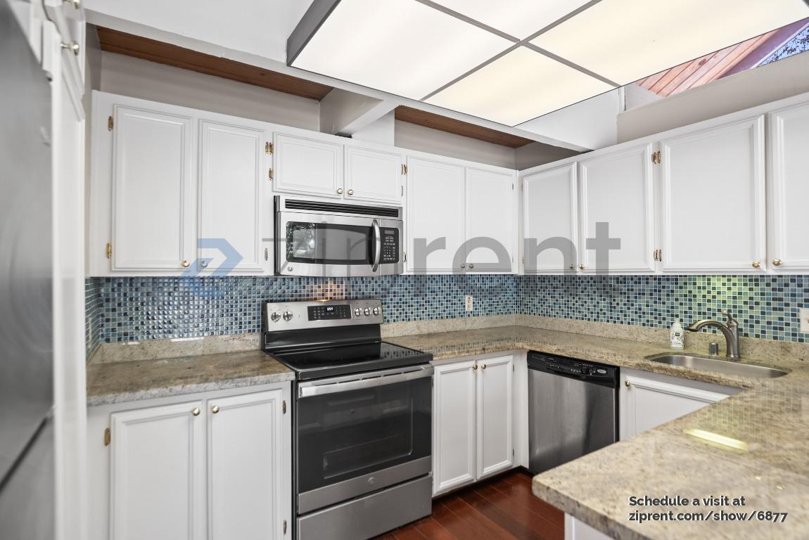 Building Photo - 715 Quetta Ave