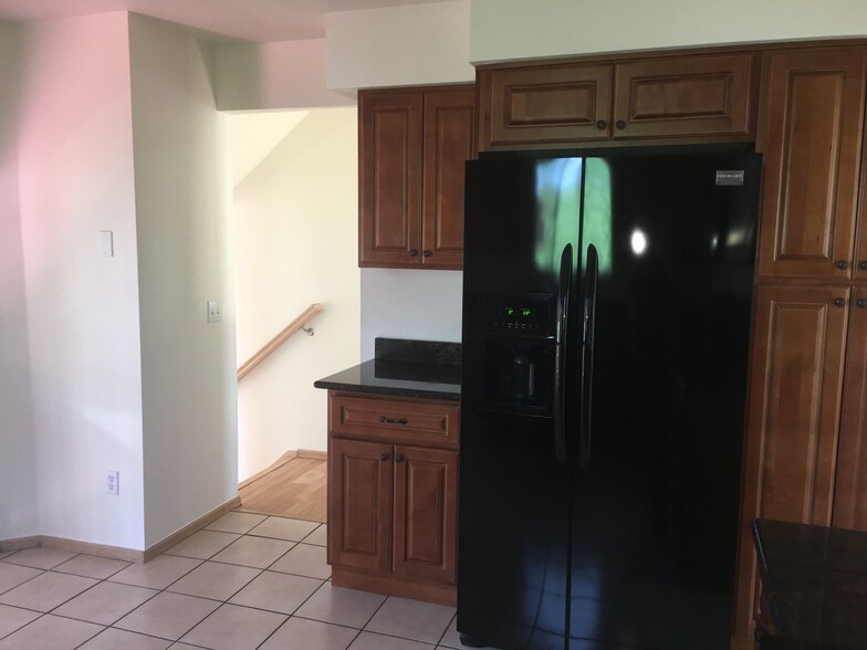 Kitchen with granite counter tops and new appliances - 10710 Kimball St