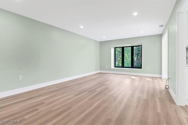 Building Photo - 407 Meadowlark Ln