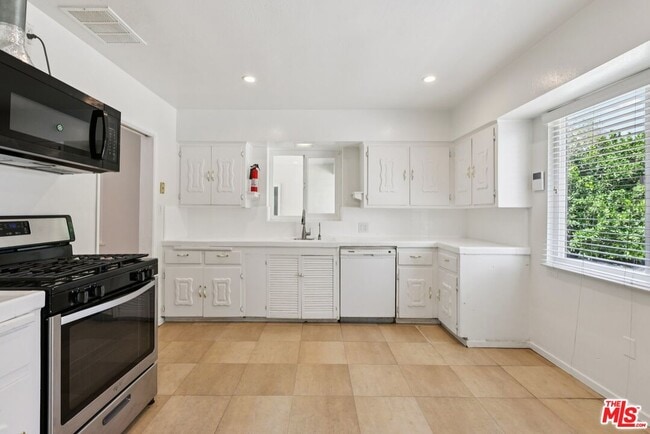 Building Photo - 6727 Orion Ave