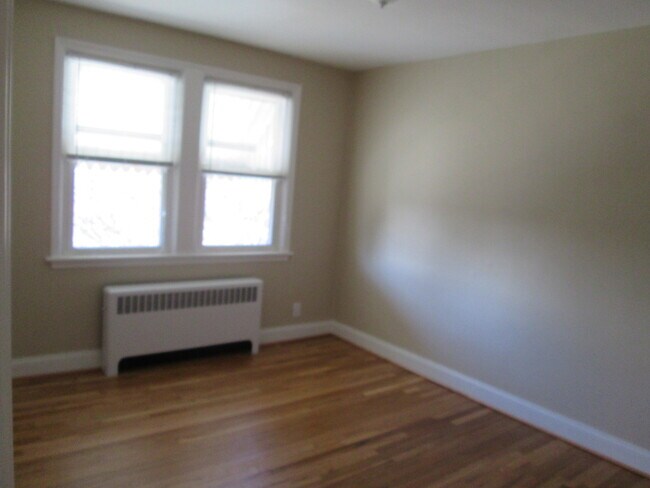 Building Photo - Updated 3 BR Townhome - North Hampden!
