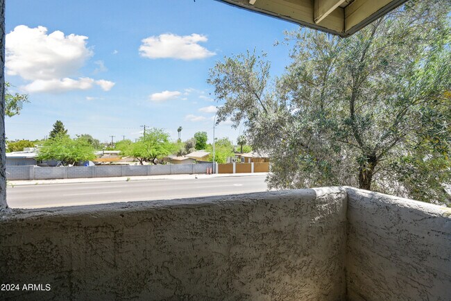 Building Photo - 3141 E Cypress St