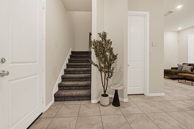 Building Photo - 5104 Chapel Heights Dr