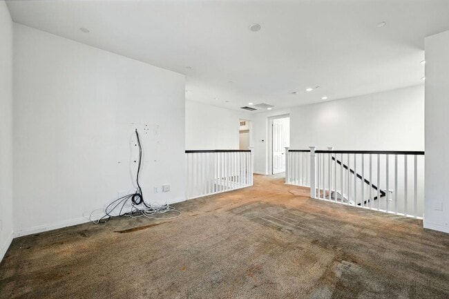 Building Photo - 970 Sea Glass Wy