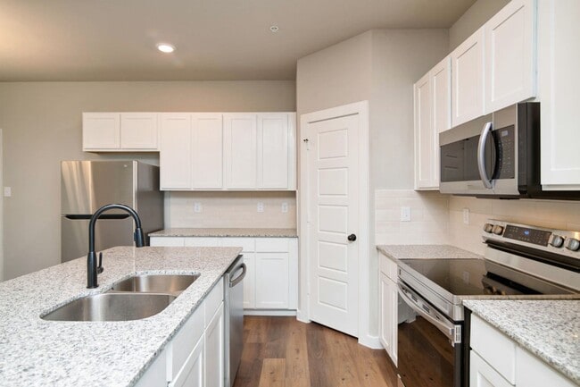 Building Photo - GORGEOUS 2 BEDROOM FOUR PLEX LOCATED IN MI...