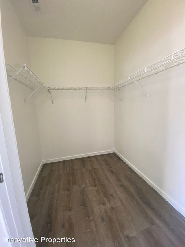 Building Photo - 2 br, 3 bath House - 805 Latchmere Court #101