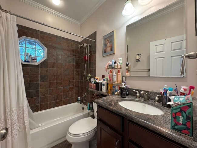 Building Photo - Fantastic 5 Bed 5.5 Bath Single Family Hom...
