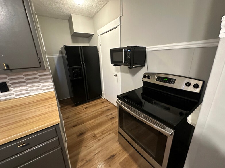 Building Photo - 4408 Alpha Ave