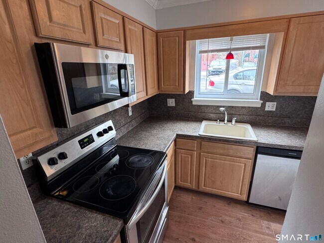 Building Photo - 18 Prospect St