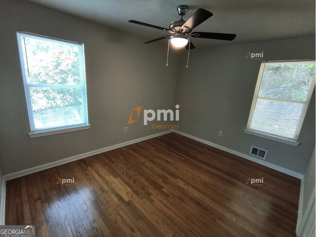 Building Photo - 819 Forrest Cir SE