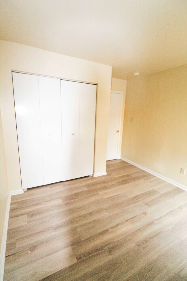 Building Photo - 507 W 4th St