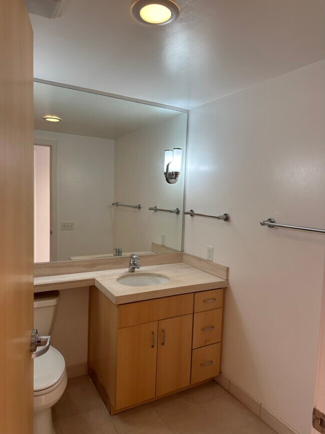 Building Photo - 650 Turk St