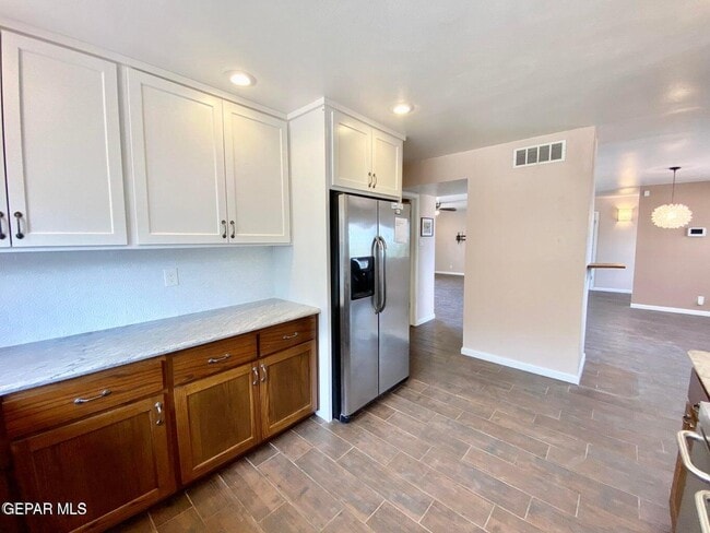 Building Photo - 3213 El Morro Rd